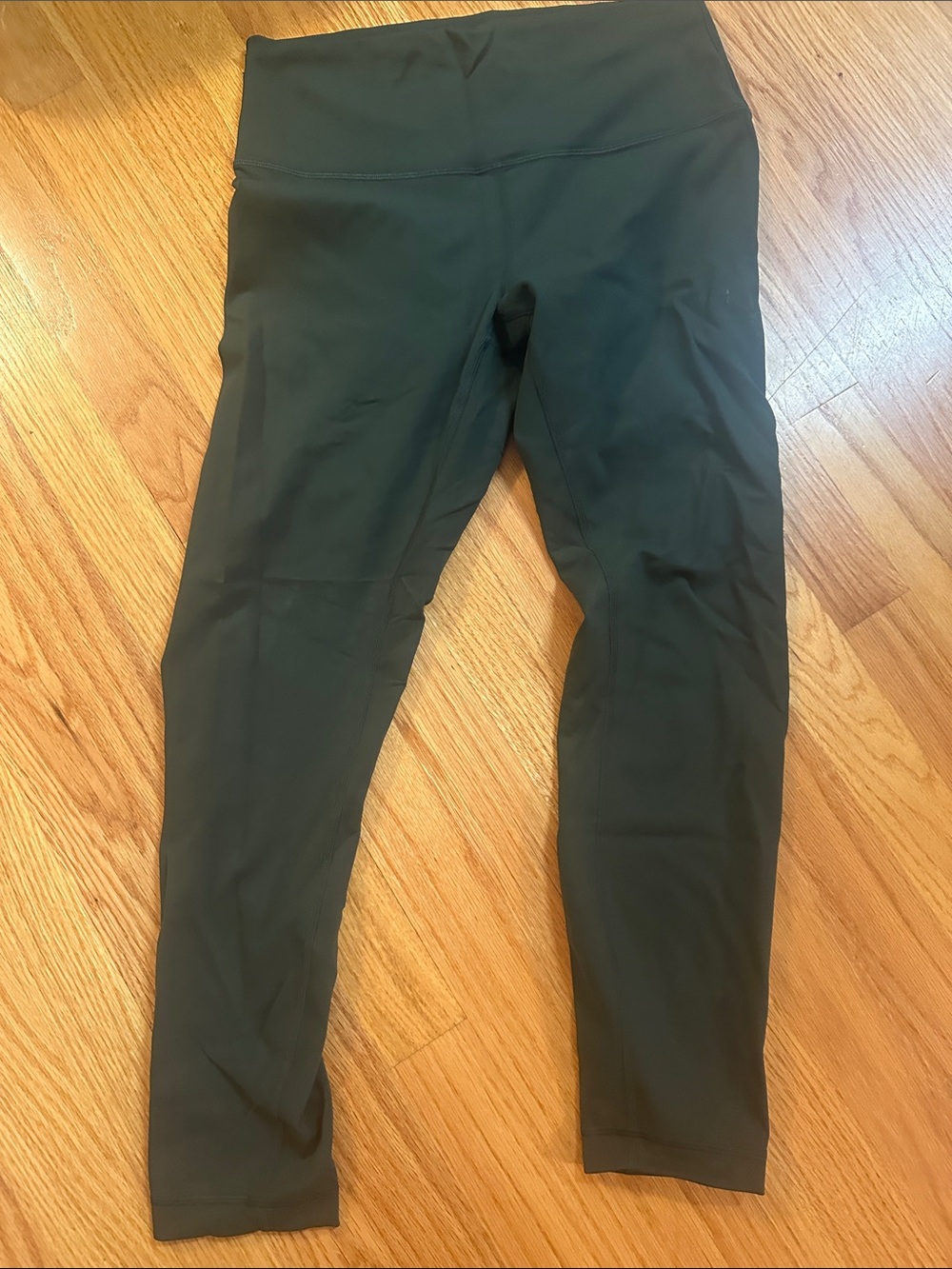 lululemon dark green workout leggings with reflective logo